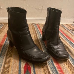 Black Via Spiga leather zip booties